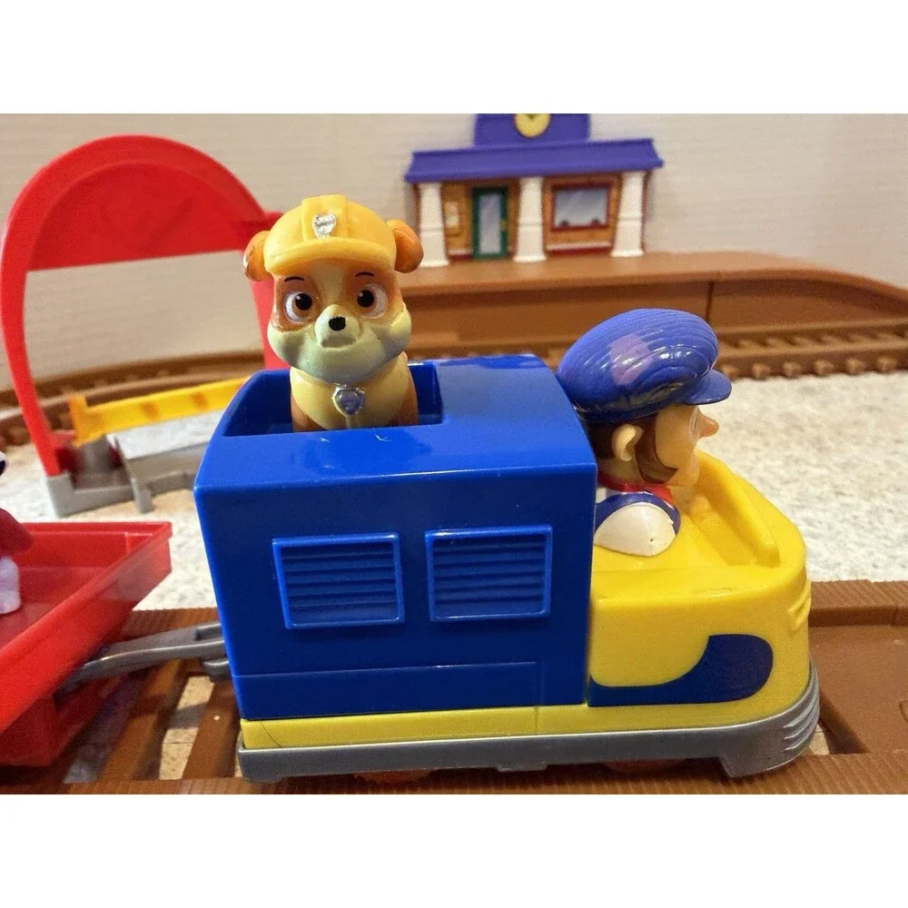 PAW Patrol Adventure Bay Railway Train Set + 4 Figures Rubble, Skye, Chase, etc
